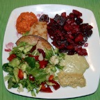 Rote-Bete-Kartoffel-Salat mit Soja-Fisch und 3 Dips